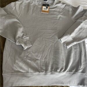 The North Face Men’s large garment dye crew sweatshirt in meld gray